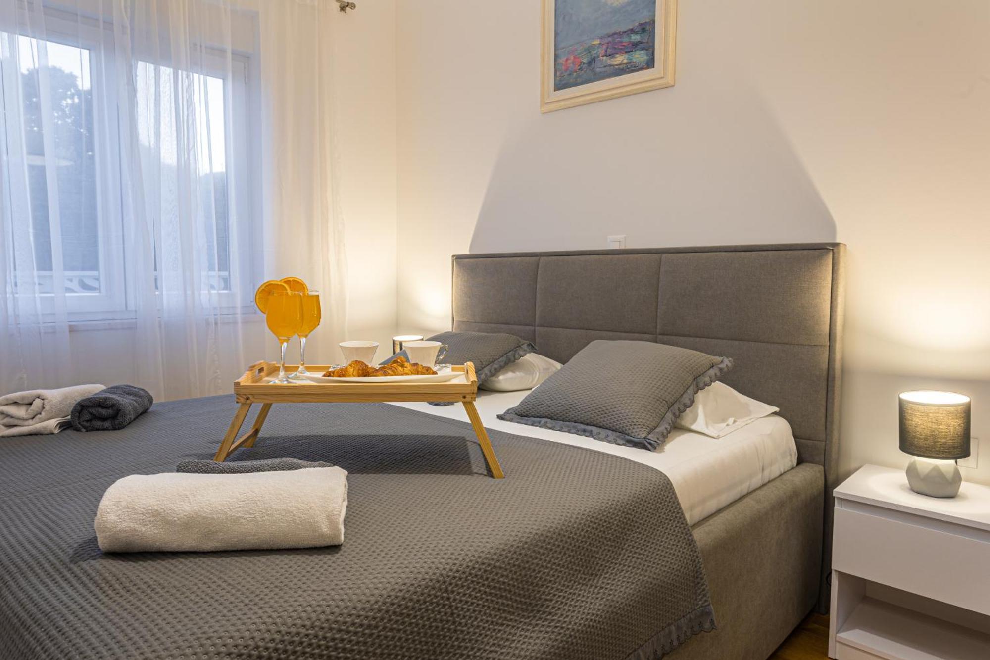 Apartman Luxury Poolside Oasis Split